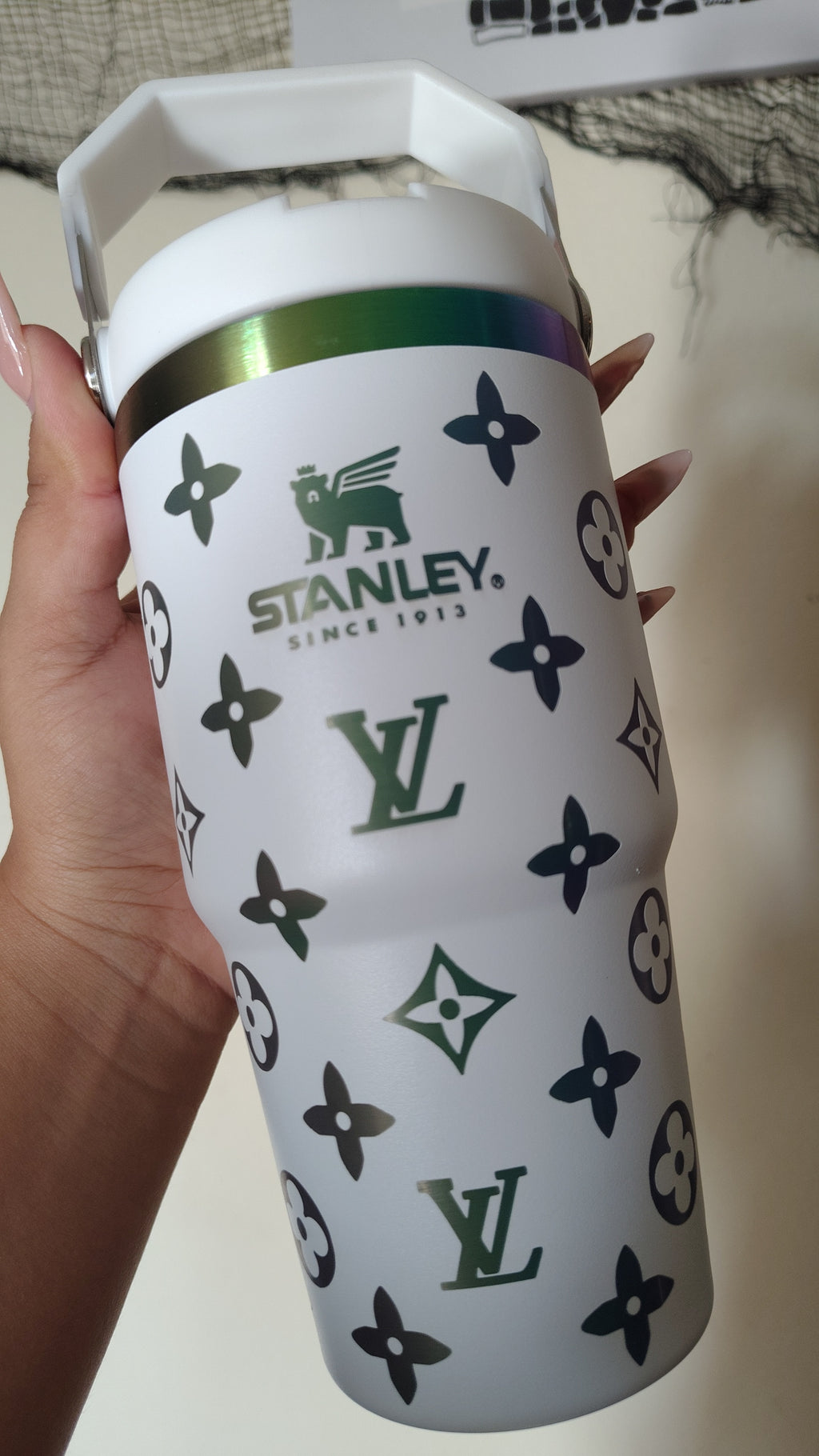 V 20oz Stanley